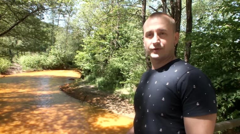 V práci zachraňuje ľudí, počas voľna zas otrávenú Slanú: Proti skaze rieky je Tibor bezmocný