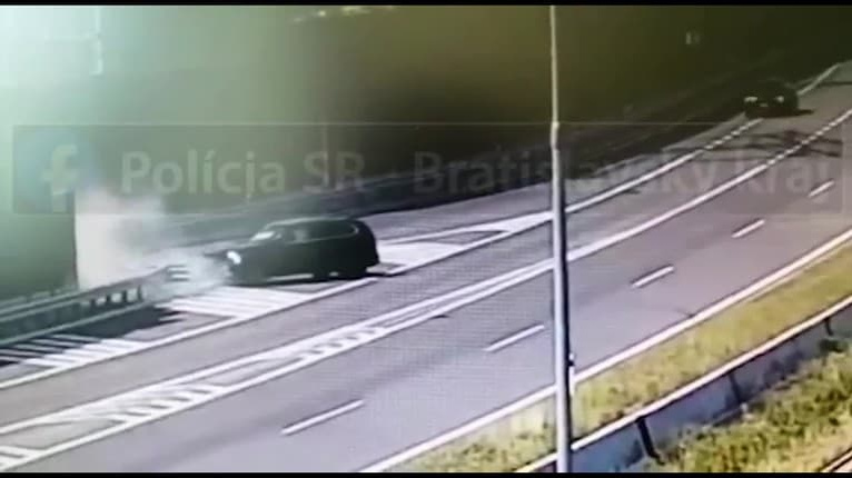 Príšerný manéver na diaľnici: Tento šofér sa asi neučil odbočovať! Z videa naskakujú zimomriavky