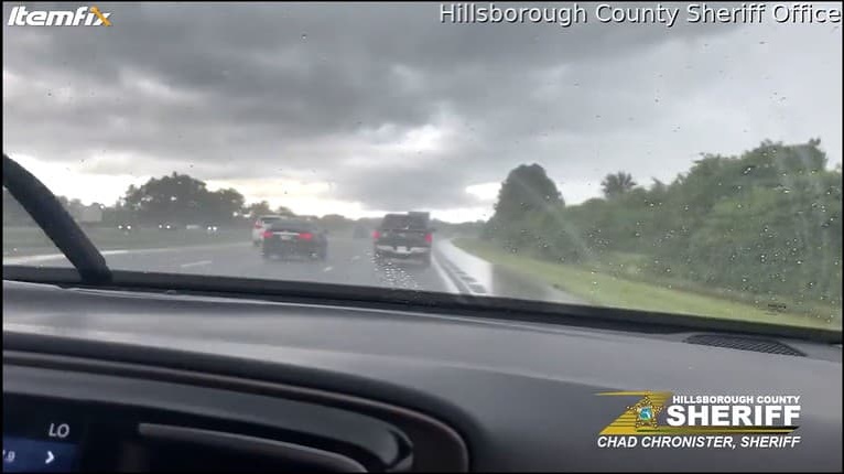 Strašidelné zábery z kamery v aute: Blesk udrel priamo pred očami šoféra!
