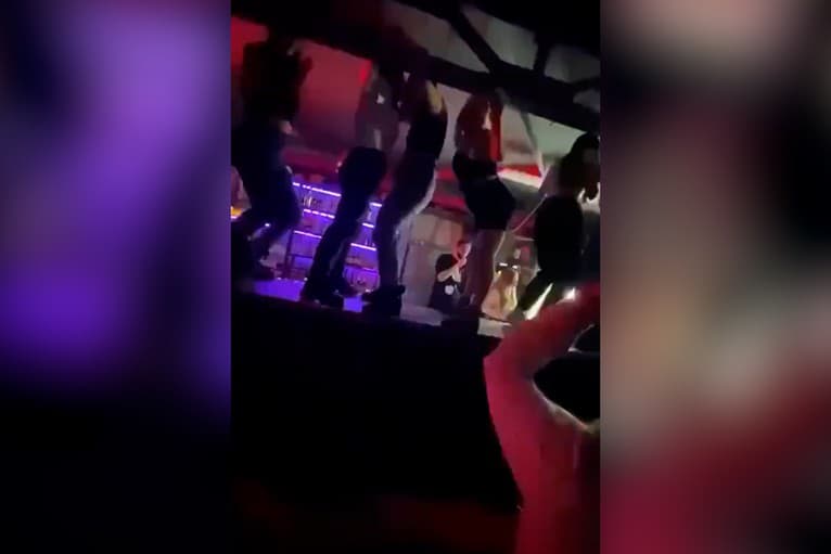 Zábava na párty sa vymkla spod kontroly: Mladík dievčaťu plesol po zadku, no rýchlo to oľutoval! Nečakané následky
