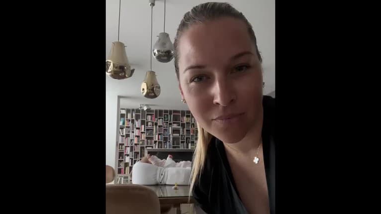 Sexi mama Dominika Cibulková: Tanec v mini župane! A to pozadie? Wau