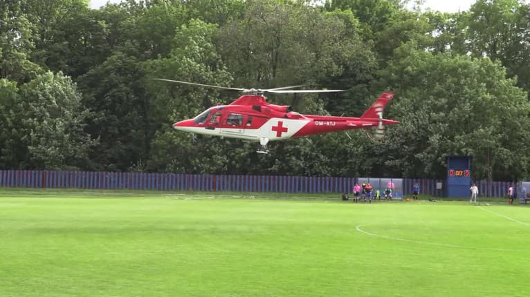 Derby 6. ligy Levoča - Ľubica narušil vrtuľník: Záchranári pristáli na ihrisku počas zápasu!