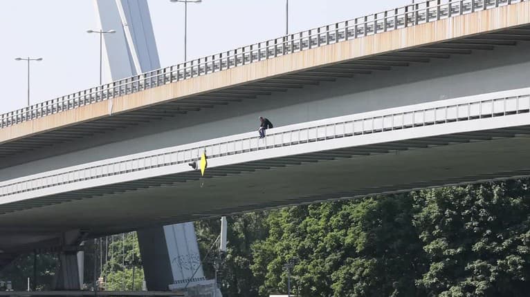 Dráma so šťastným koncom v hlavnom meste: Muž na hodiny odstavil Most SNP! Chystal sa skočiť?