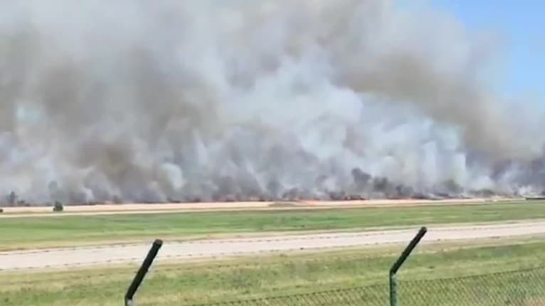 Obrovský požiar pri bratislavskom letisku: Zábery naháňajú hrôzu! Mesto pokrýva hustý dym