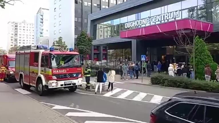 Požiar v bratislavskom obchodnom centre! Zasahovali hasiči, ľudí museli evakuovať