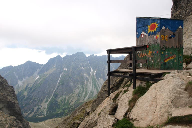 Turistická ikona Tatier: Legendárna latrína bude opäť stáť na svojom mieste!