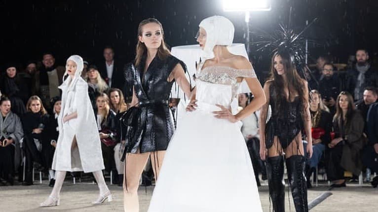 HORÚCI záver Fashion Live 2024 v podaní Kocúrikovej a Fialovej: Obkolopené POLONAHÝMI ženami a...