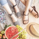 Sandále, flip-flopy, more, leto, slnko.  