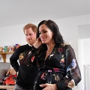  Princ Harry, vojvoda zo Sussexu s manželkou Meghan, vojvodkyňou zo Sussexu. 