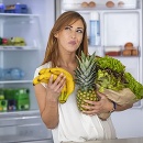 Pred uložením zeleniny a ovocia do chladničky myslite na papierové utierky.