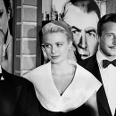Alfred Hitchcock, Grace Kelly a Oleg Cassini na premiére filmi Rear Window, 1954.