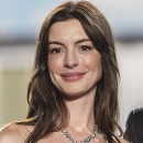 Anne Hathaway v Cannes 2022.