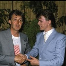 13/07/1985 Live Aid, Wembley Arena - Backstage Paul McCartney a David Bowie 