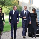 Kate Middleton a Meghan Markle mali na sebe takmer rovnaké čierne šaty, 