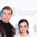 Will Poulter a Hayley Squires
