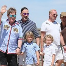 Elton John a David Furnish s ich deťmi Elijahom and Zacharym
