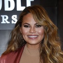 Chrissy Teigen je vášnivou milovníčkou kvalitného jedla. Svoje gastro nápady zhromaždila vo svojich kuchárskych knihách. 