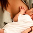 Dojčenie je vo všeobecnosti spojené so zlepšeným duševným zdravím matky.