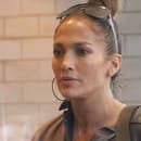 Jennifer Lopez neustále flirtuje s módou medzi 70., 80. a 90. rokmi 20. storočia.