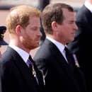 William a Harry na pohrebe babičky Alžbety II.