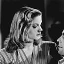 Humphrey Bogart a Lauren Bacall vo filme Mať a nemať.