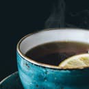 Doprajte si šálku čierneho čaju ihneď po prebudení.