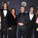 Avery Wheless, Dylan Brosnan, Keely Brosnan, Pierce Brosnan, Paris Brosnan a Alex Lee Aillon.