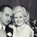 Jean na svadobnej fotografii s druhým manželom Paulom Bernom.