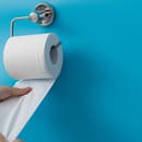 Papier bez ochranného krytu nie je na verejných toaletách dobrým riešením.