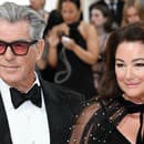 Pierce Brosnan s manželkou Keely Shaye Smith na MET GALA 2023.