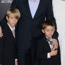 Kevin Costner a Christine Baumgartner so svojimi deťmi
