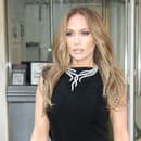 Jennifer Lopez vyzerá aj po 50-ke kúzelne.