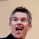 Ethan Hawke ovládol Cannes novým imidžom.