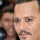 Johnny Depp opäť v centre pozornosti.