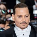 Johnny Depp opäť v centre pozornosti.