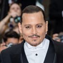 Johnny Depp opäť v centre pozornosti.