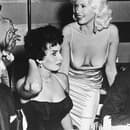 Jayne Mansfield nad Sophiou Loren.