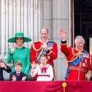 Kráľovská rodina balkóne Buckinghamského paláca