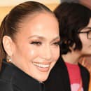 Potrebujete nadčasovú fashion inšpiráciu? Sledujte, ako to robí Jennifer Lopez!