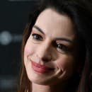 U Anne Hathaway nie sme zvyknutí na chyby. 