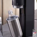  SodaStream DUO môžete používať so sklenenou aj s dlhodobo použiteľnou plastovou fľašou.
