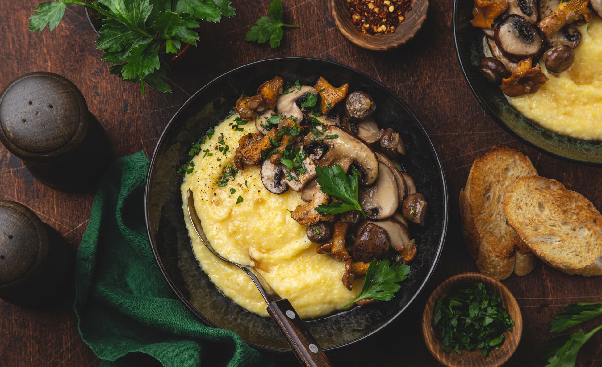 Un snack simple pour les affamés de gluten : Vous allez adorer la polenta crémeuse aux champignons du chef français !