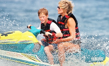 Princená Diana na dovolenke v Saint Tropez so svojím synom Princom Harrym