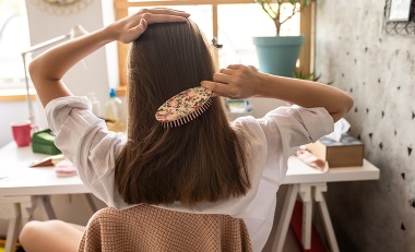 7 hrubých chýb v starostlivosti o vlasy, ktoré musíte prestať robiť!