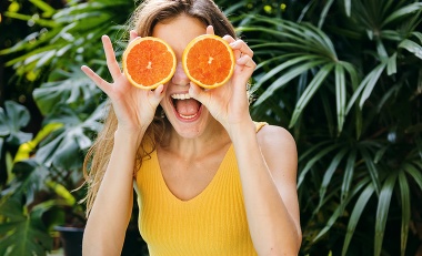 Šťavnatý pomaranč nielen na jedenie: 7 geniálnych spôsobov, ako ho šikovne využiť aj v domácnosti!