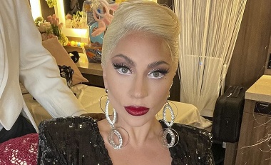 Wow, Lady Gaga sa pýši mamou: Môže takto vyzerať 67-ročná Cynthia?!