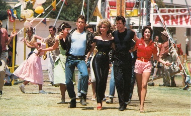 Svet sa lúči s milovanou Sandy: V slzách John Travolta, Kate Hudson, Hugh Jackman a mnoho ďalších osobností!