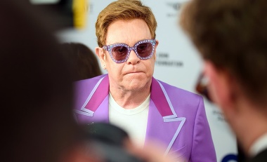 Bolo to strašidelné, hovorí Elton o stretnutiach s umierajúcimi: Pre toto si pred AIDS nesmieme zakrývať oči!