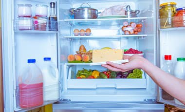 Problémy s trávením? Dbajte na to, aby vám v chladničke NECHÝBALI tieto 3 potraviny!