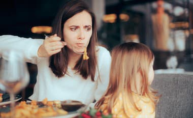 Obrovské chyby vo výchove, ktoré môžu viesť až k poruchám príjmu potravy: Toto pred svojimi deťmi NIKDY nevyslovte!